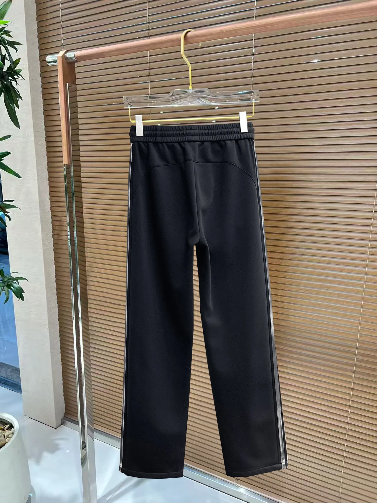 Balenciaga 🆕2026 Autumn and Winter New Arrival Casual Pants! The official website will be released simultaneously. Brand Classic LOGO casual pants, customized fabrics, excellent comfort and strong touch. Highly recognisable, perfect appearance and craftsmanship. Size:M-3XL